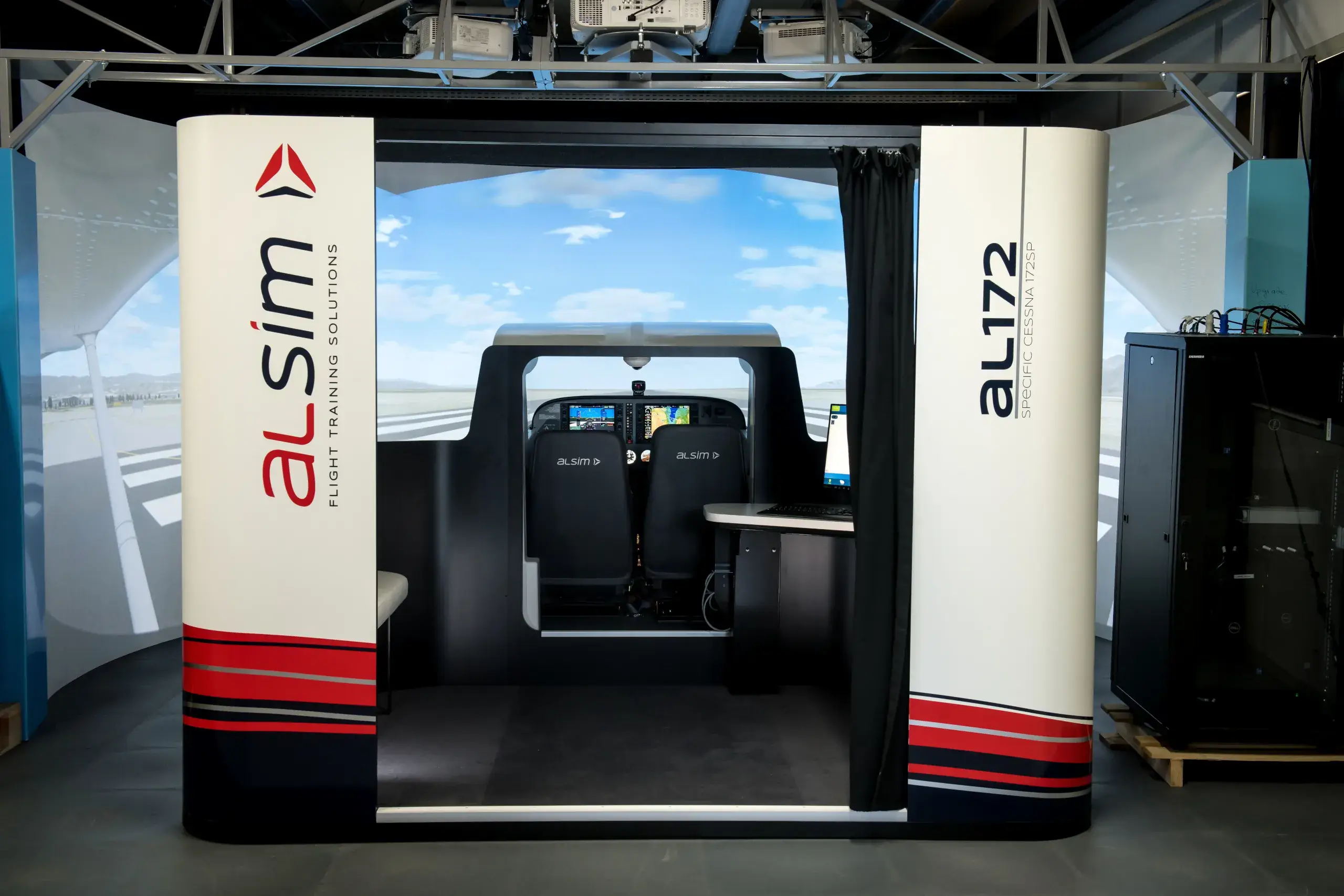 Alsim flight simulator Al172 seen from the back