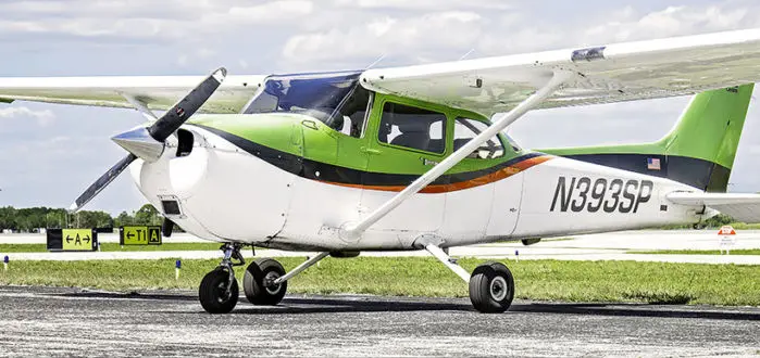 Cessna 172 SkyHawk seen from the left side