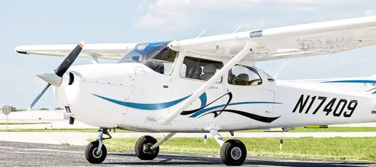 Cessna 172 SkyHawk seen from the left side
