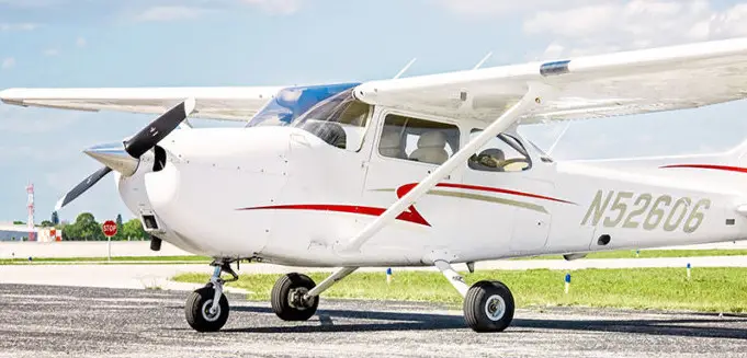 Cessna 172 SkyHawk seen from the left side