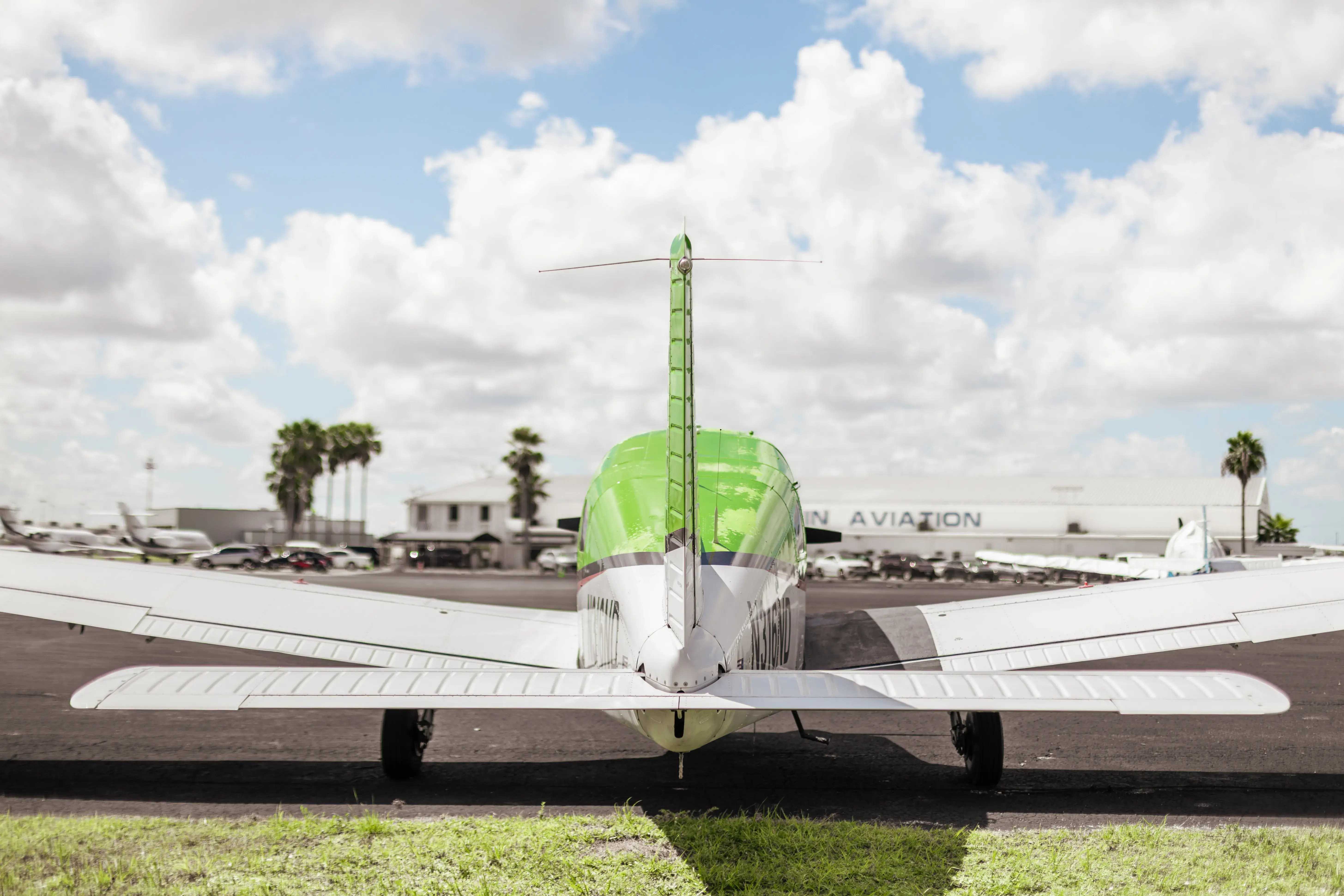 Piper Warrior PA-28-151 seen from the back