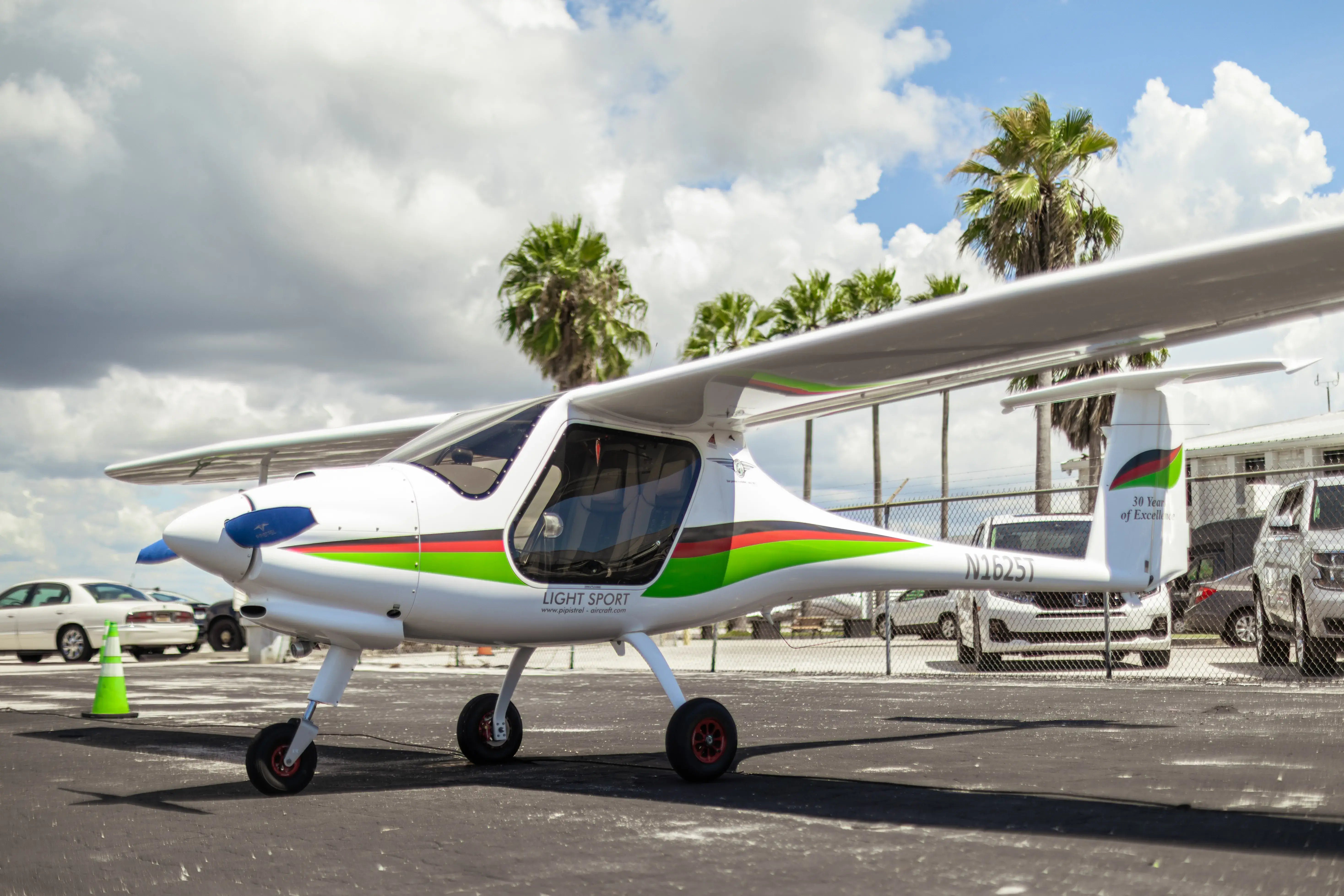 Pipistrel Alpha Trainer with Cirrus Aviation's colors seen from the side