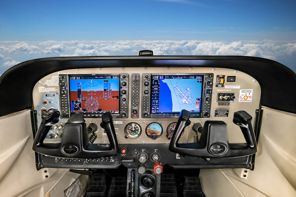 Cessna 172 SP NAV III N56206 - Instrument panel