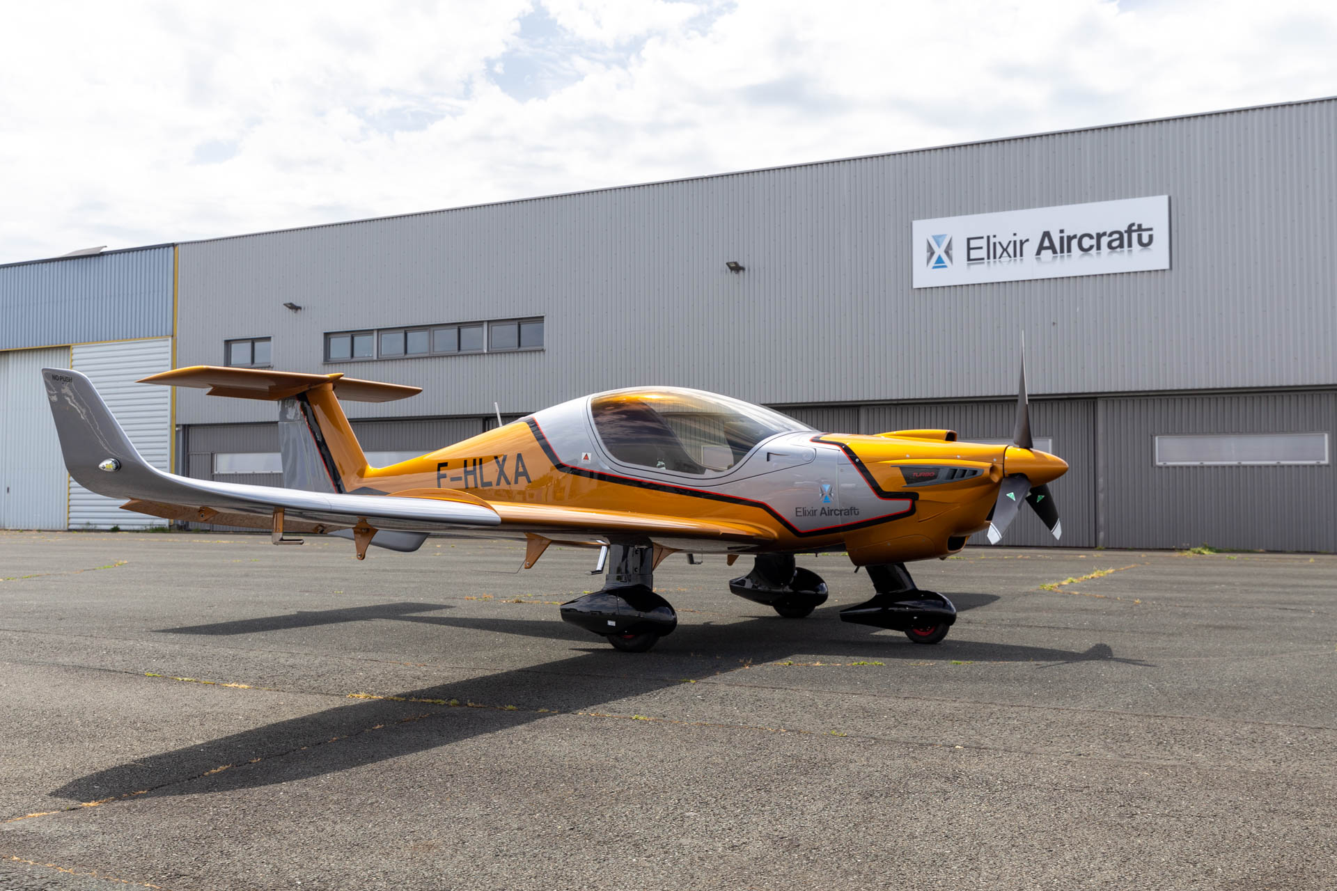 Elixir aircraft parked in front of Elixir's hangar