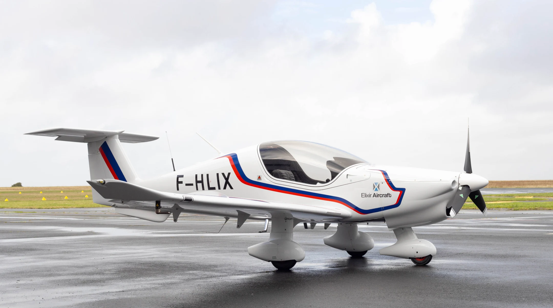 Elixir aircraft F-HLIX parked in runway